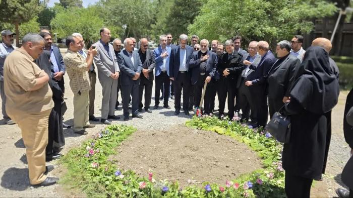آئین کلنگ زنی پلی‌کلینیک و درمانگاه فوق‌تخصصی قلب شهید دکتر چمران